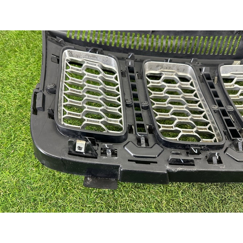 Решетка радиатора (наружные элементы кузова) Jeep Grand Cherokee WK2 2018 3.6 68258419AB