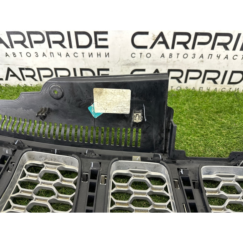 Решетка радиатора (наружные элементы кузова) Jeep Grand Cherokee WK2 2018 3.6 68258419AB