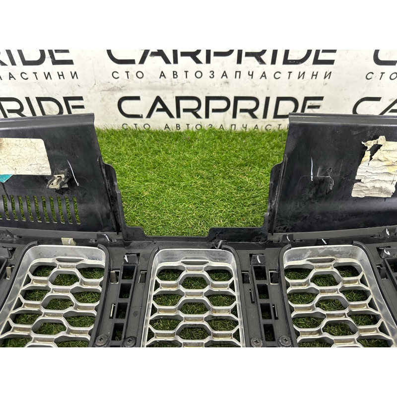 Решетка радиатора (наружные элементы кузова) Jeep Grand Cherokee WK2 2018 3.6 68258419AB