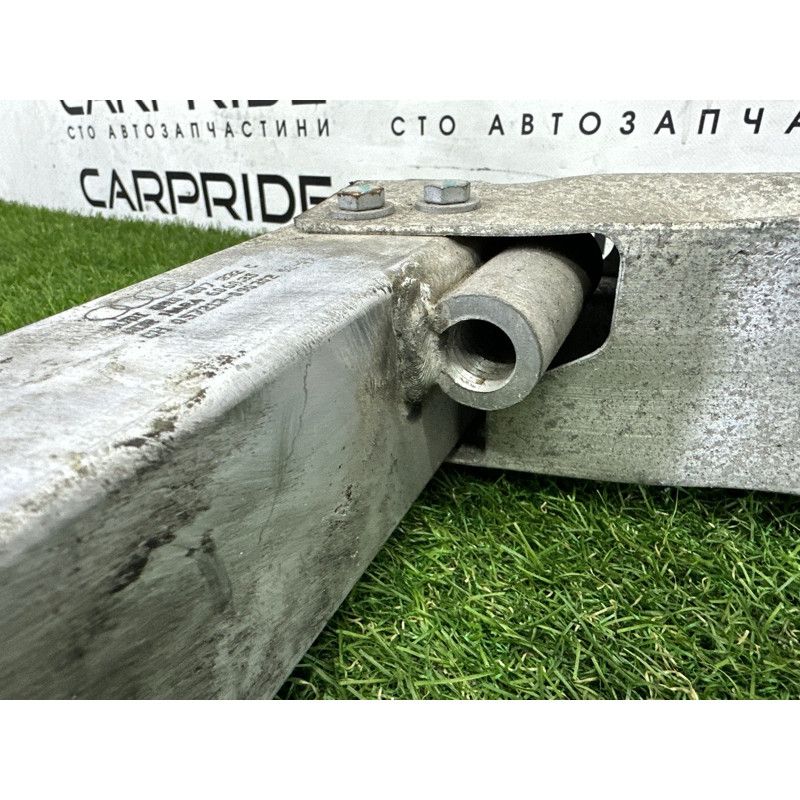 Усилитель бампера (наружные элементы кузова) AUDI Q5 8R 2010 3.2 CALB 8R0807313B