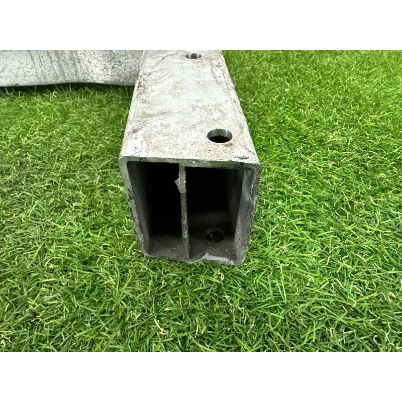 Усилитель бампера (наружные элементы кузова) AUDI Q5 8R 2010 3.2 CALB 8R0807313B