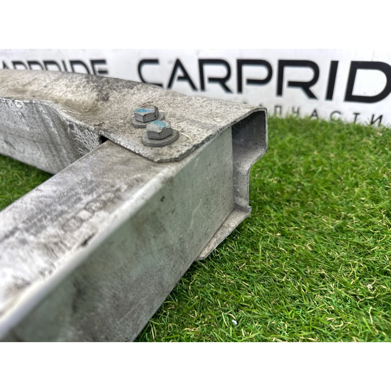 Усилитель бампера (наружные элементы кузова) AUDI Q5 8R 2010 3.2 CALB 8R0807313B