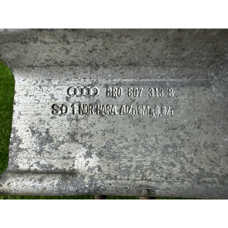 Усилитель бампера (наружные элементы кузова) AUDI Q5 8R 2010 3.2 CALB 8R0807313B