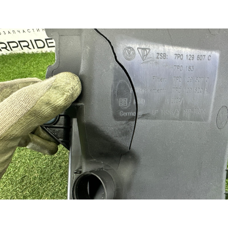 Корпус воздушного фильтра (впускная система) Volkswagen Touareg NF 2012 3.0 Hybrid CGFA 7P0129607C