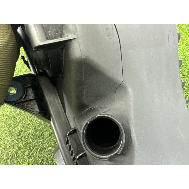 Корпус воздушного фильтра (впускная система) Volkswagen Touareg NF 2012 3.0 Hybrid CGFA 7P0129607C