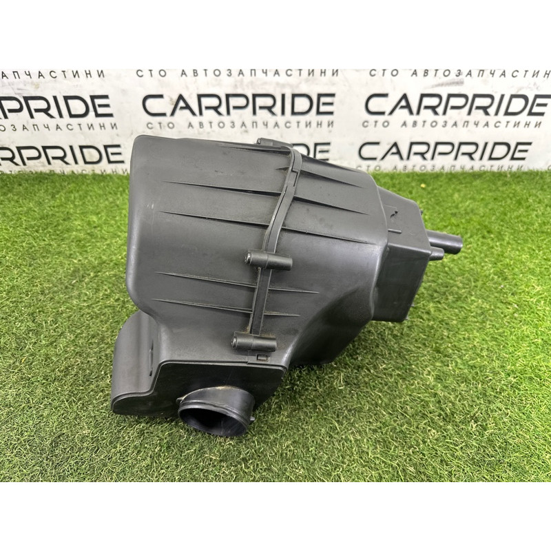 Корпус воздушного фильтра (впускная система) AUDI A8 D4 2011 4.2 CDRA 4H0133823J