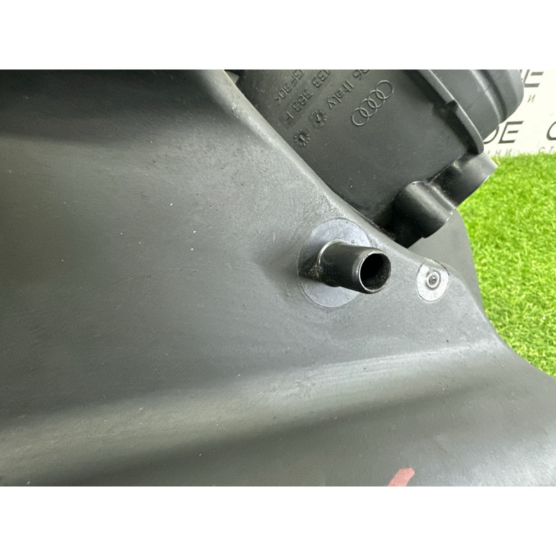 Корпус воздушного фильтра (впускная система) AUDI A8 D4 2011 4.2 CDRA 4H0133823J