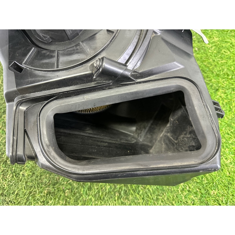 Корпус воздушного фильтра (впускная система) AUDI A4 B9 2018 2.0 DBPA 8W0133837Q