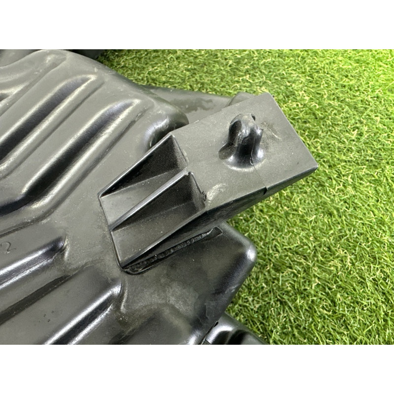 Резонатор воздушный (впускная система) Jeep Grand Cherokee WK2 2018 3.6 68251622AD