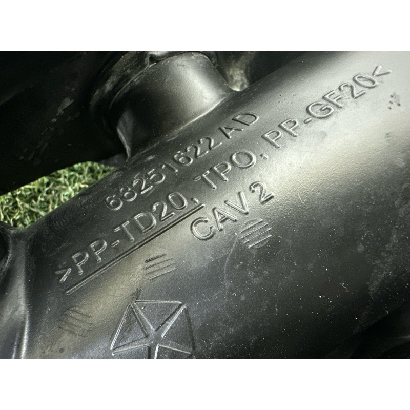 Резонатор воздушный (впускная система) Jeep Grand Cherokee WK2 2018 3.6 68251622AD