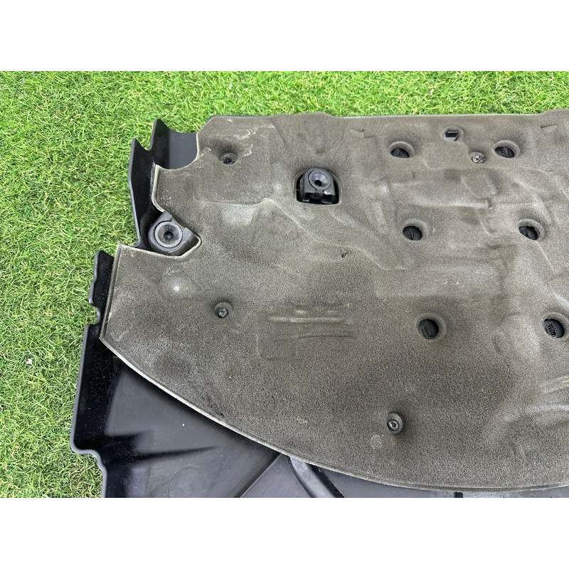 Декоративная крышка двигателя (двигатель и элементы) LAND ROVER RANGE ROVER Sport L494 2016 3.0 Diesel LR062496