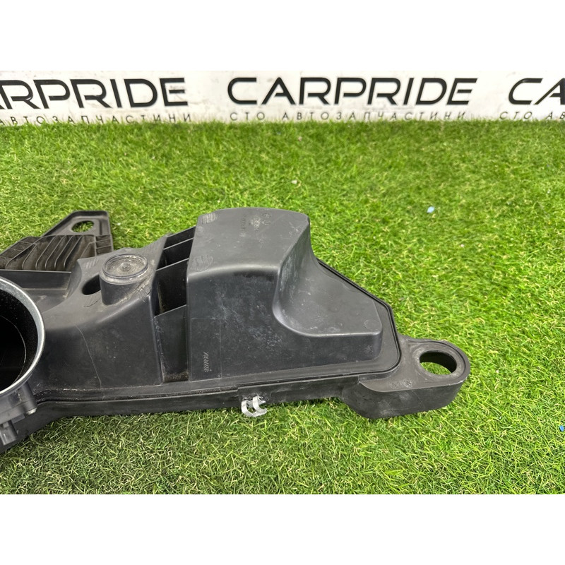 Корпус воздушного фильтра (впускная система) BMW 3-series F30 2013 2.0 13717597589