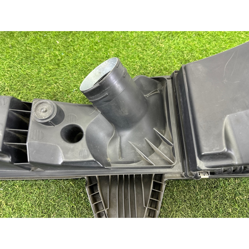 Корпус воздушного фильтра (впускная система) BMW 3-series F30 2013 2.0 13717597589