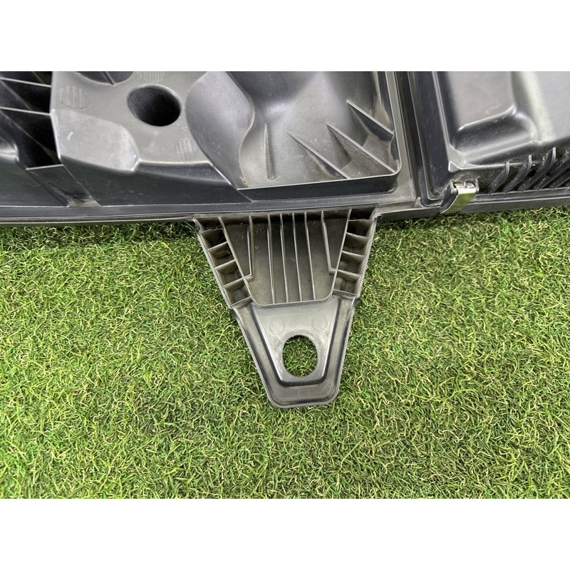 Корпус воздушного фильтра (впускная система) BMW 3-series F30 2013 2.0 13717597589