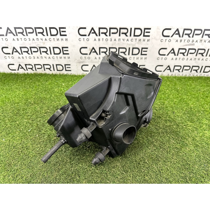 Корпус воздушного фильтра (впускная система) AUDI Q5 8R 2010 3.2 CALB 8K0133837E