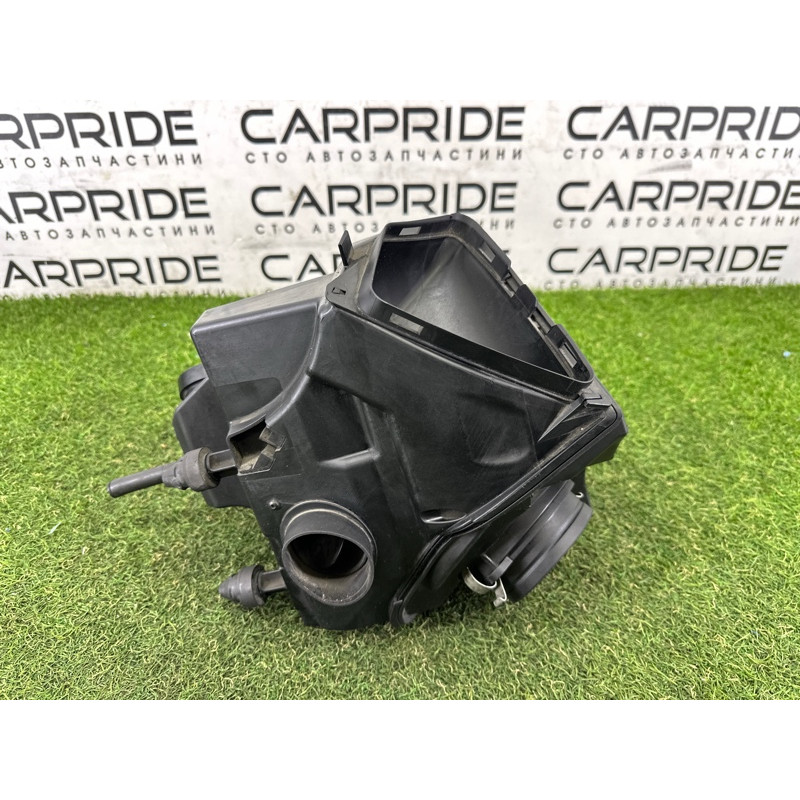 Корпус воздушного фильтра (впускная система) AUDI Q5 8R 2010 3.2 CALB 8K0133837E