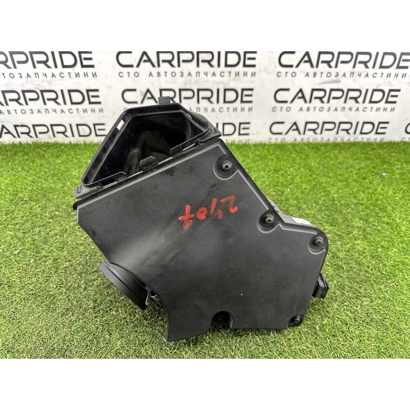 Корпус воздушного фильтра (впускная система) AUDI Q5 8R 2010 3.2 CALB 8K0133837E