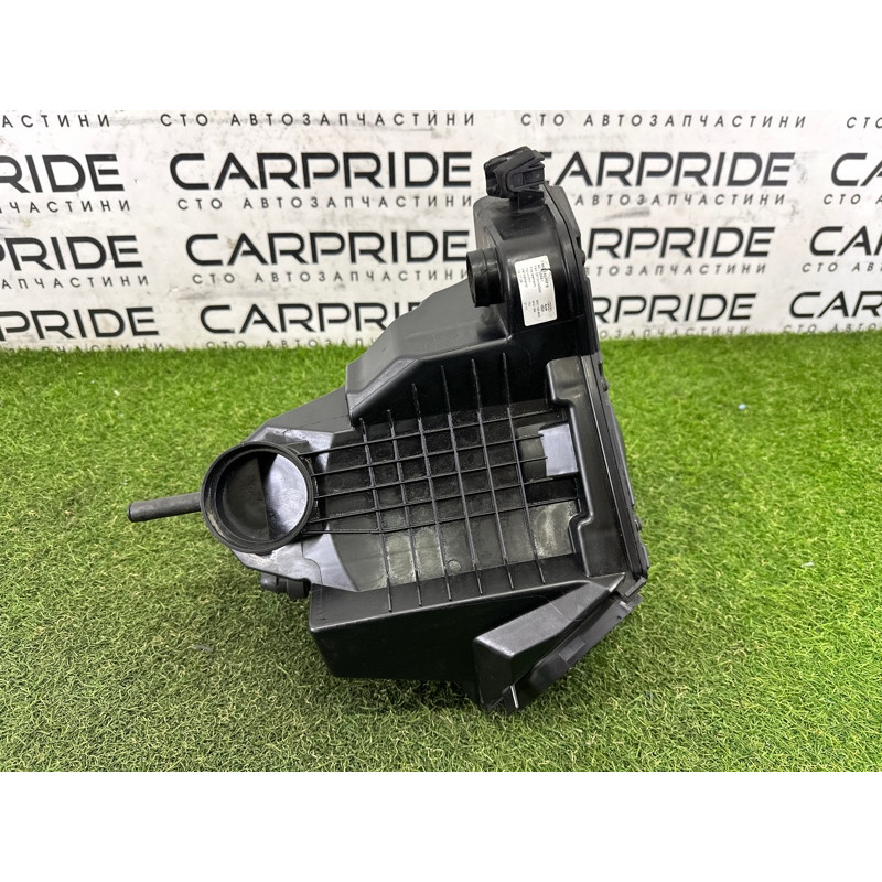 Корпус воздушного фильтра (впускная система) AUDI Q5 8R 2010 3.2 CALB 8K0133837E