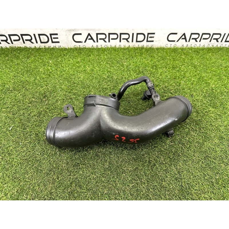 Патрубок воздушного фильтра (впускная система) AUDI A8 D4 2011 4.2 CDRA 4H0129711D