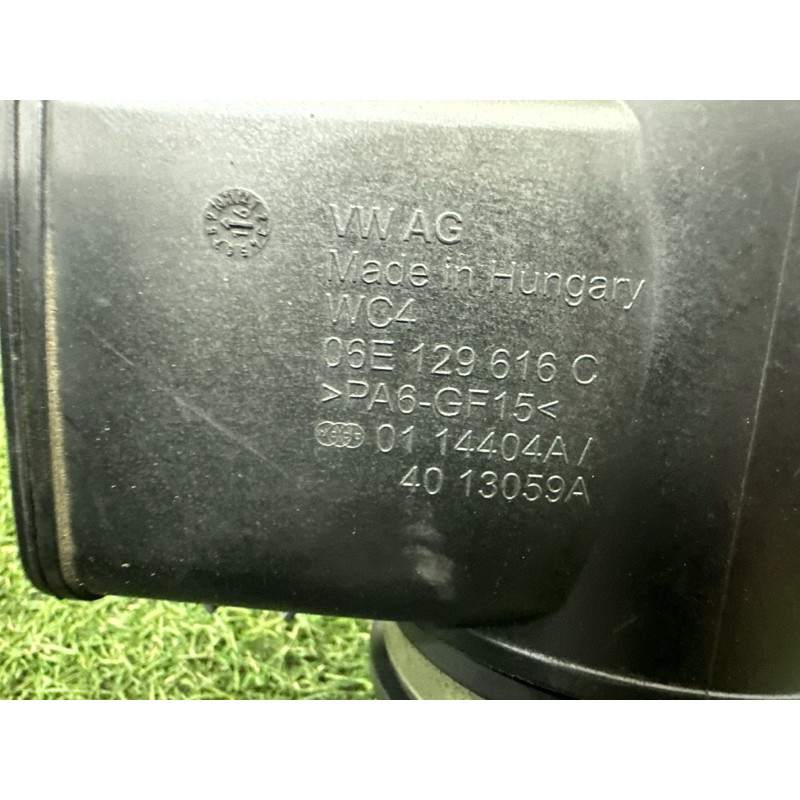 Патрубок воздушного фильтра (впускная система) AUDI Q7 4M 2017 3.0 CREC 06E129616C