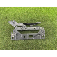 Петля капота