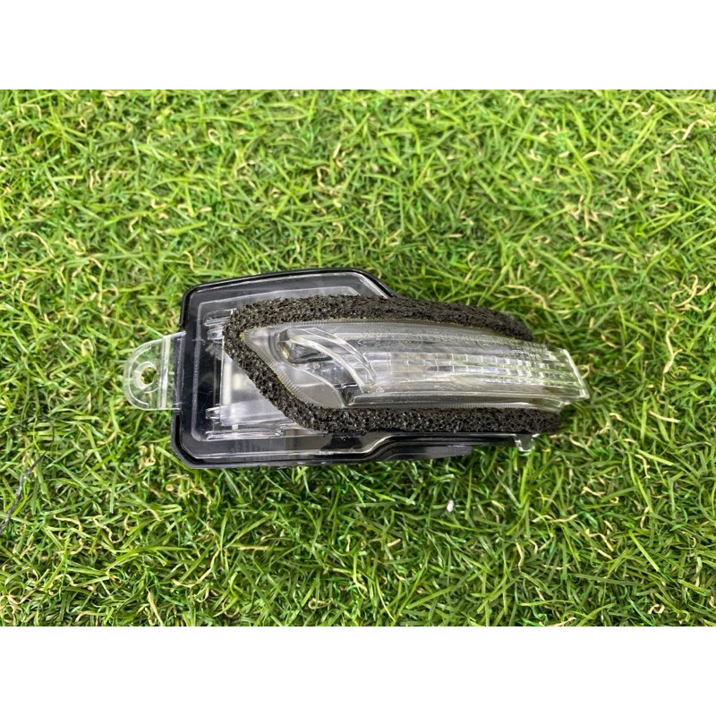 Повторювач повороту (оптика) Lexus Nx AZ10 e1314092