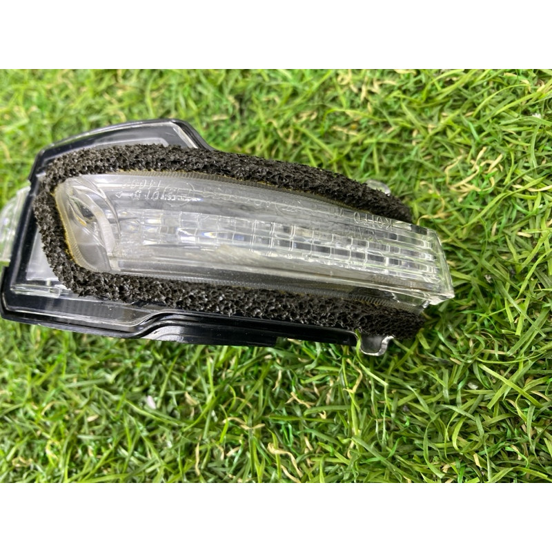 Повторювач повороту (оптика) Lexus Nx AZ10 e1314092