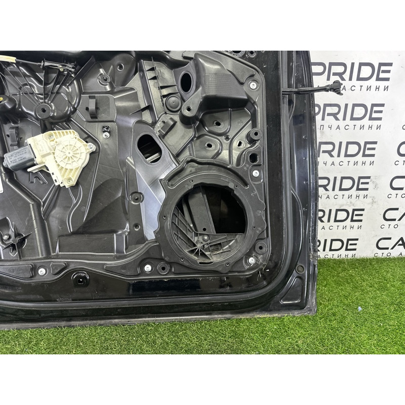 Дверь (наружные элементы кузова) Volkswagen Touareg NF 2012 3.0 Hybrid CGFA 7P0831055