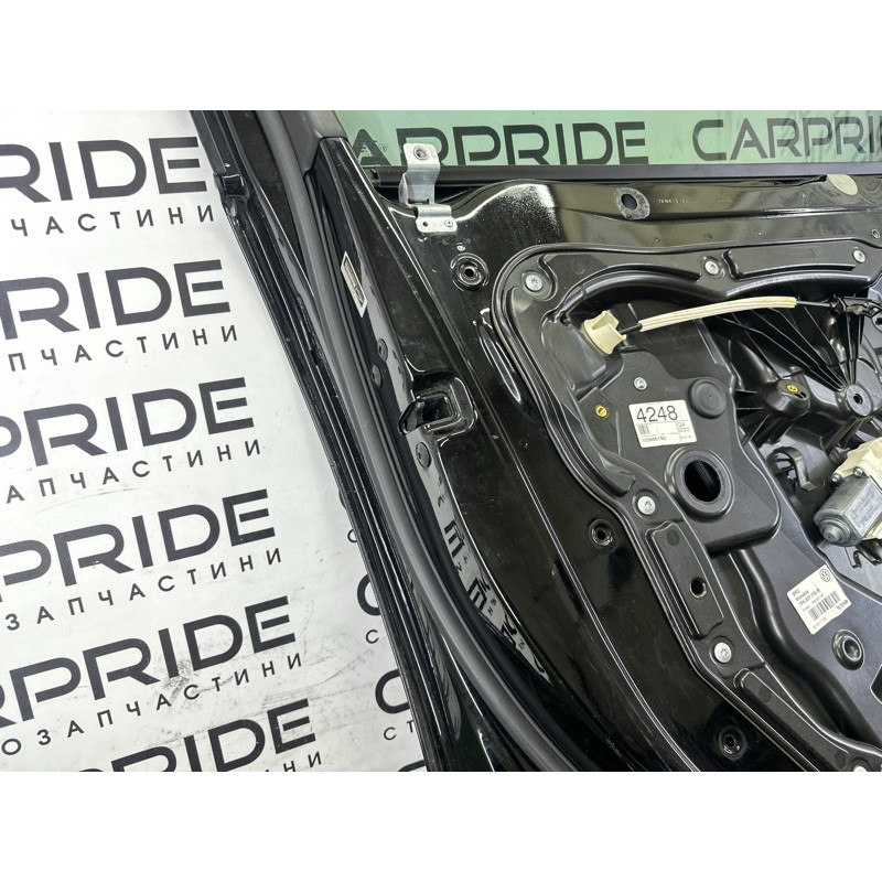 Дверь (наружные элементы кузова) Volkswagen Touareg NF 2012 3.0 Hybrid CGFA 7P0831055