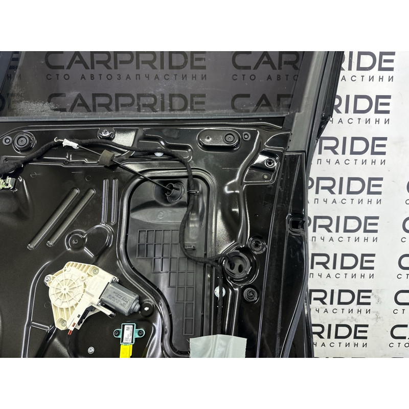 Дверь (наружные элементы кузова) AUDI Q5 8R 2010 3.2 CALB 8R0831052E