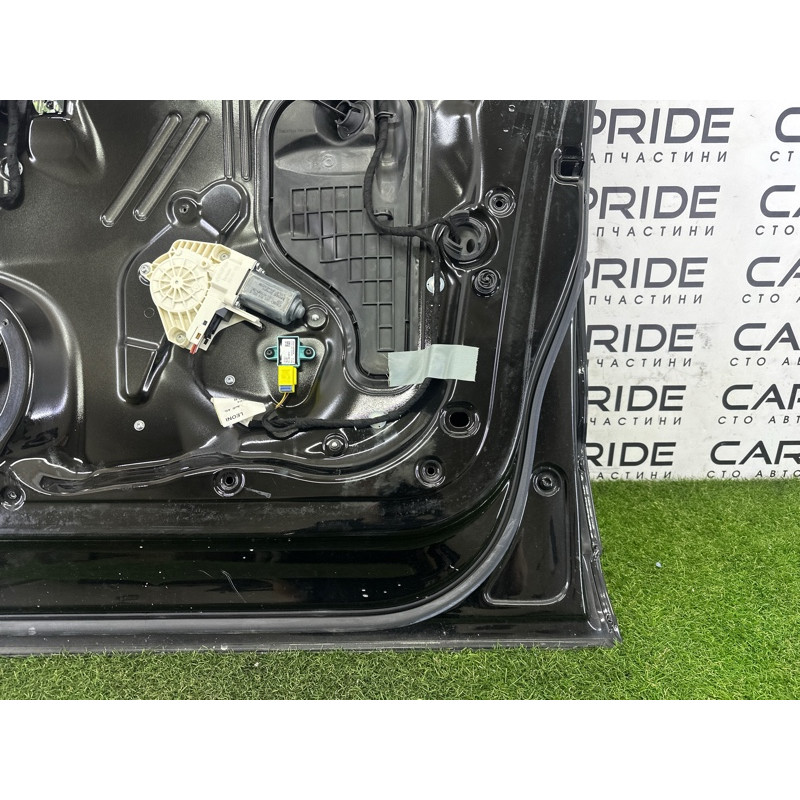 Дверь (наружные элементы кузова) AUDI Q5 8R 2010 3.2 CALB 8R0831052E