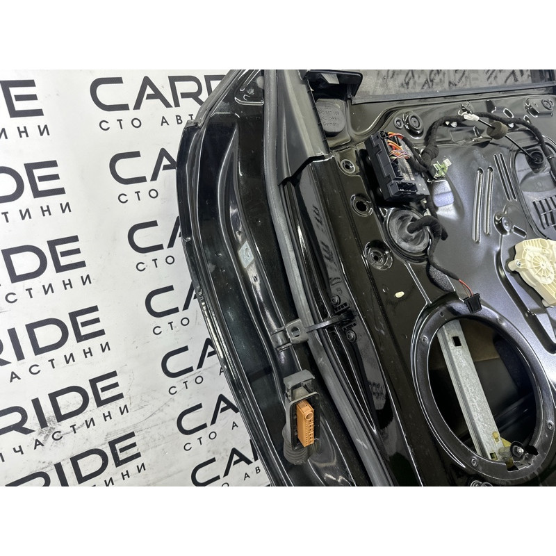 Дверь (наружные элементы кузова) AUDI Q5 8R 2010 3.2 CALB 8R0831052E