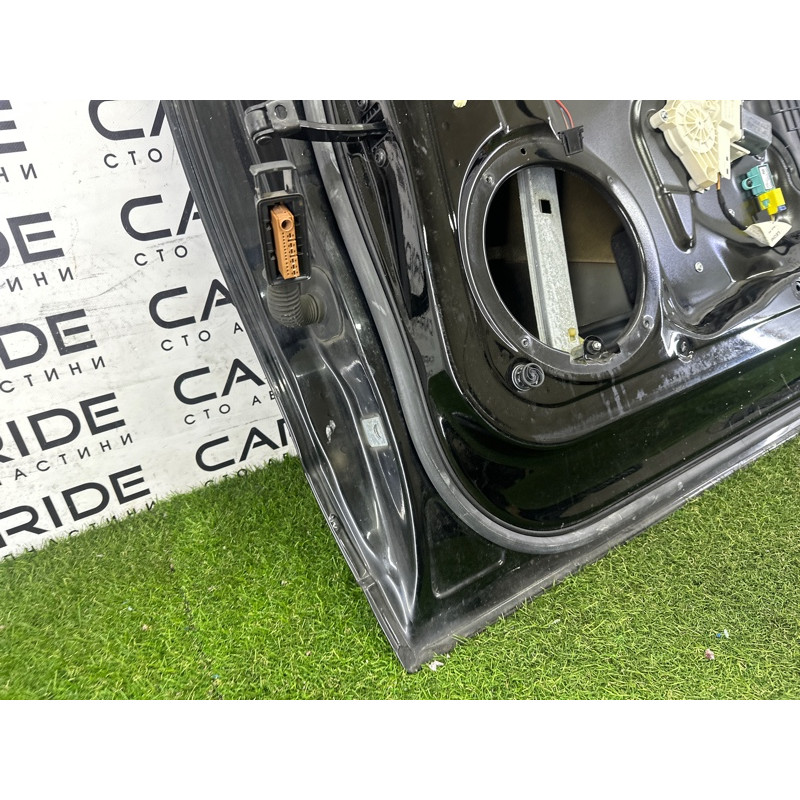 Дверь (наружные элементы кузова) AUDI Q5 8R 2010 3.2 CALB 8R0831052E