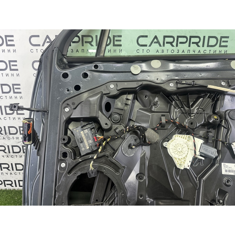 Дверь (наружные элементы кузова) Volkswagen Touareg NF 2012 3.0 TDI 7P0831056