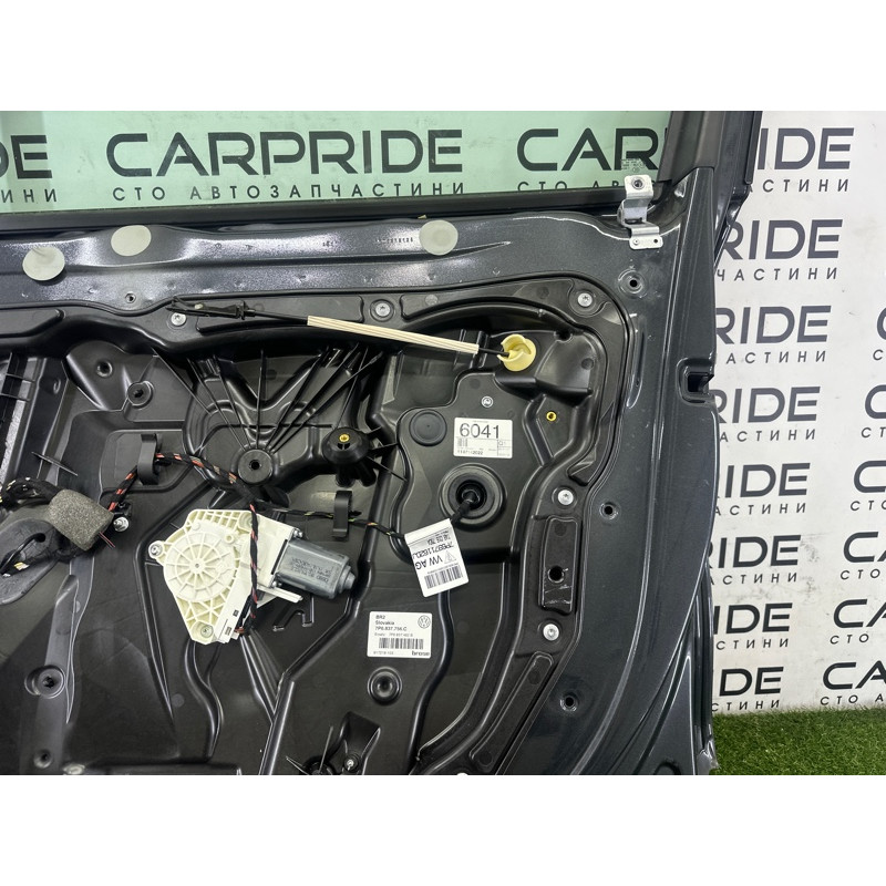 Дверь (наружные элементы кузова) Volkswagen Touareg NF 2012 3.0 TDI 7P0831056