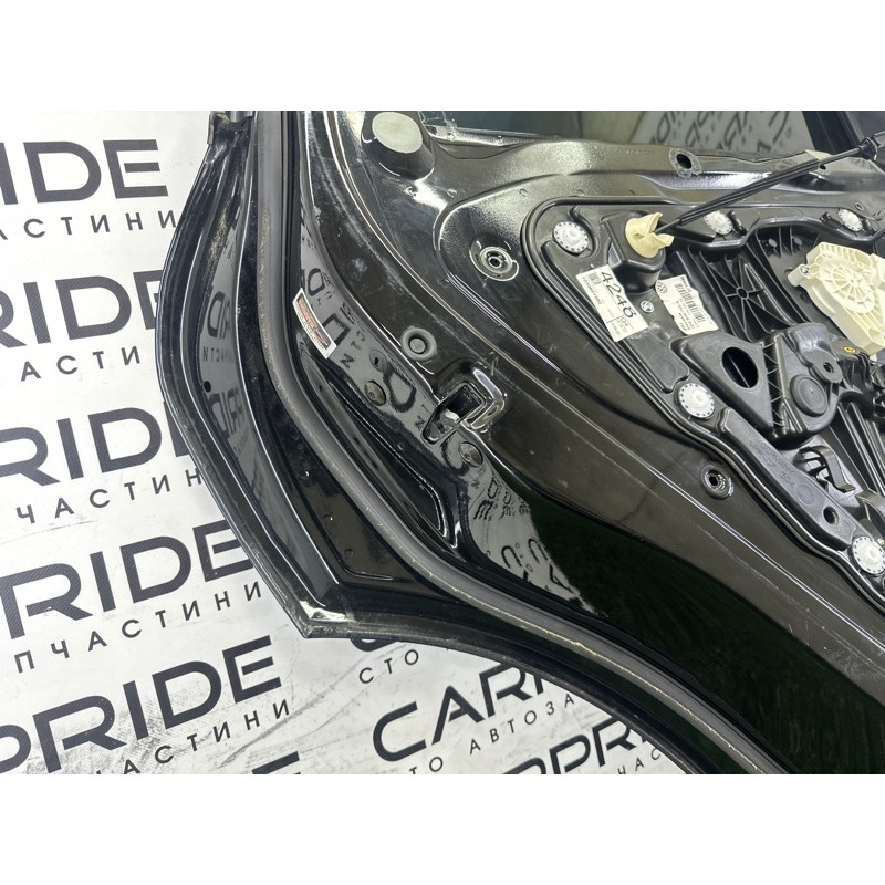 Дверь (наружные элементы кузова) Volkswagen Touareg NF 2012 3.0 Hybrid CGFA 7P0833055