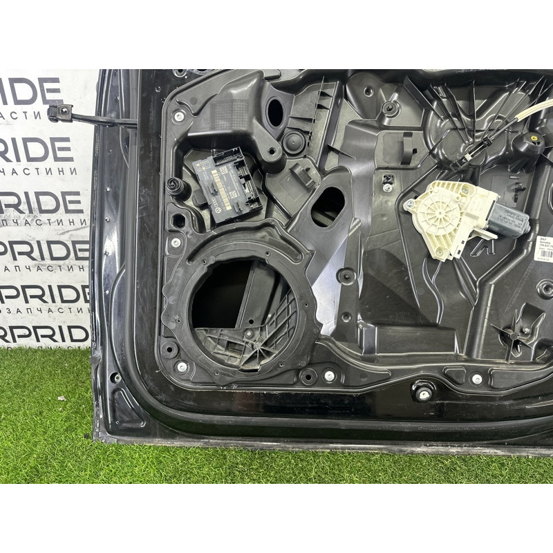 Дверь (наружные элементы кузова) Volkswagen Touareg NF 2012 3.0 Hybrid CGFA 7P0831056