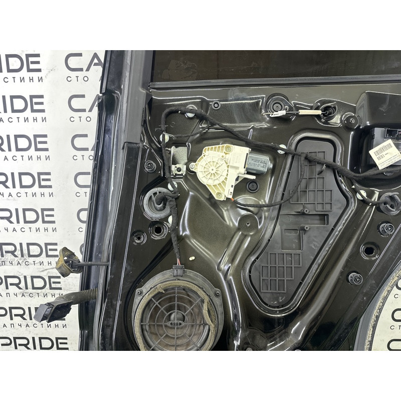 Дверь (наружные элементы кузова) AUDI Q5 8R 2010 3.2 CALB 8R0833052B