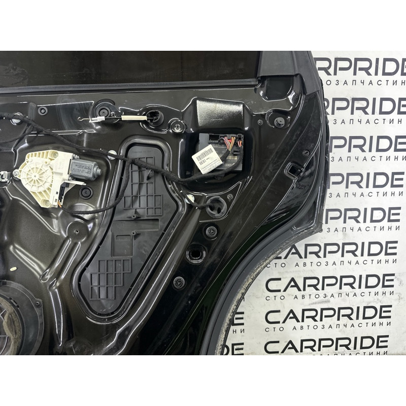 Дверь (наружные элементы кузова) AUDI Q5 8R 2010 3.2 CALB 8R0833052B