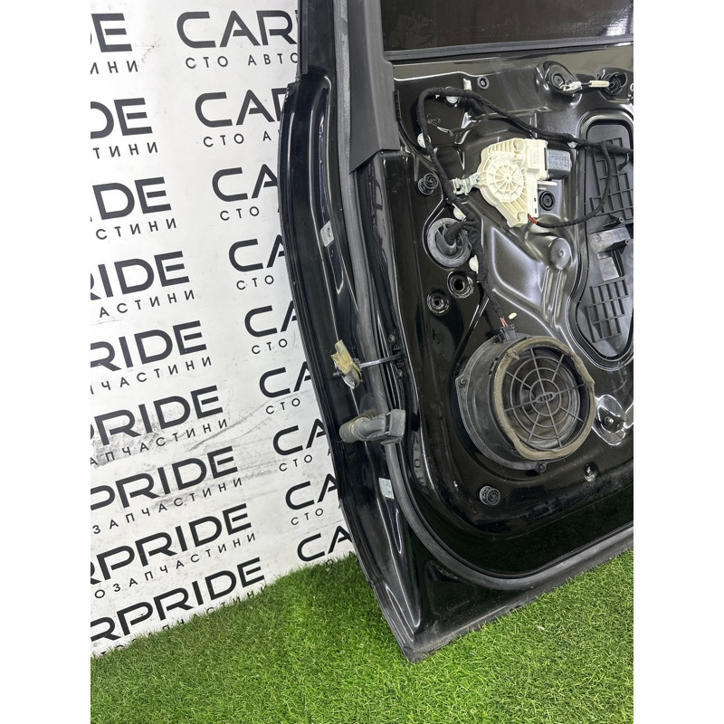 Дверь (наружные элементы кузова) AUDI Q5 8R 2010 3.2 CALB 8R0833052B