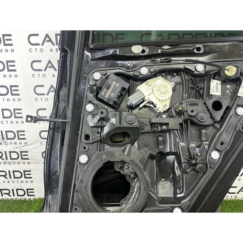 Дверь (наружные элементы кузова) Volkswagen Touareg NF 2012 3.0 Hybrid CGFA 7P0833056