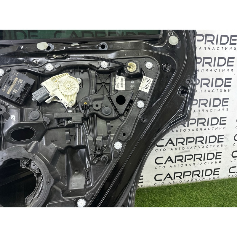 Дверь (наружные элементы кузова) Volkswagen Touareg NF 2012 3.0 Hybrid CGFA 7P0833056