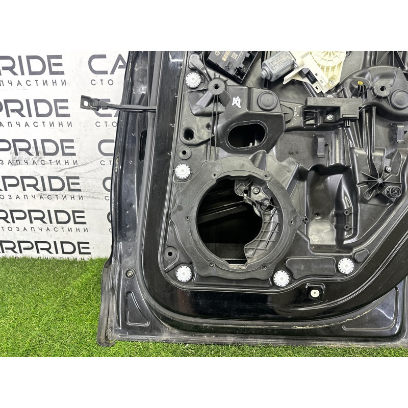 Дверь (наружные элементы кузова) Volkswagen Touareg NF 2012 3.0 Hybrid CGFA 7P0833056