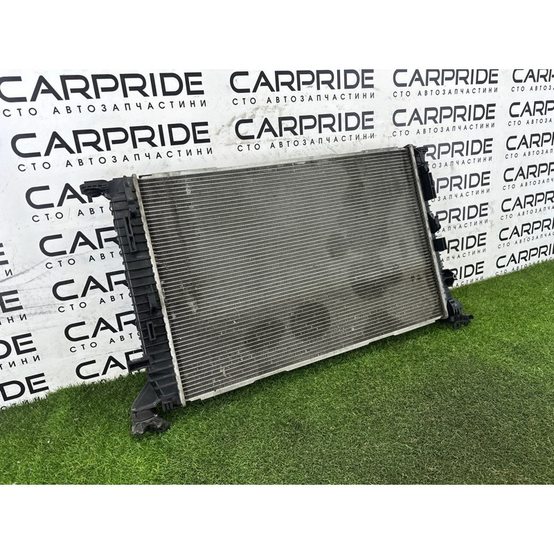 Радиатор охлаждения (система охлаждения) AUDI Q5 8R 2010 3.2 CALB 8K0121251Q