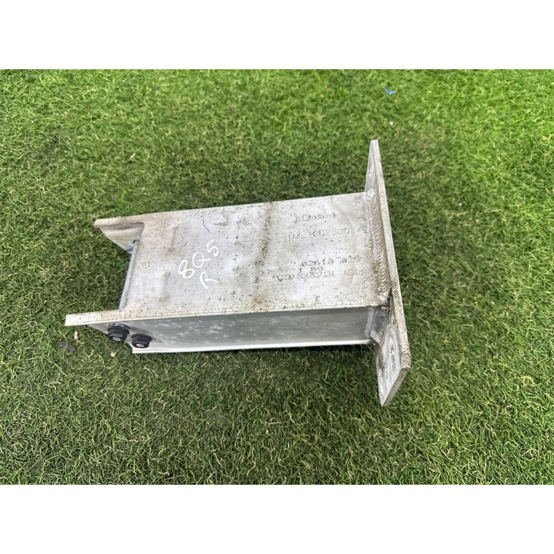 Кронштейн усилителя бампера (стекла и зеркала) AUDI Q5 FY 2018 2.0 DAYB 80A807134