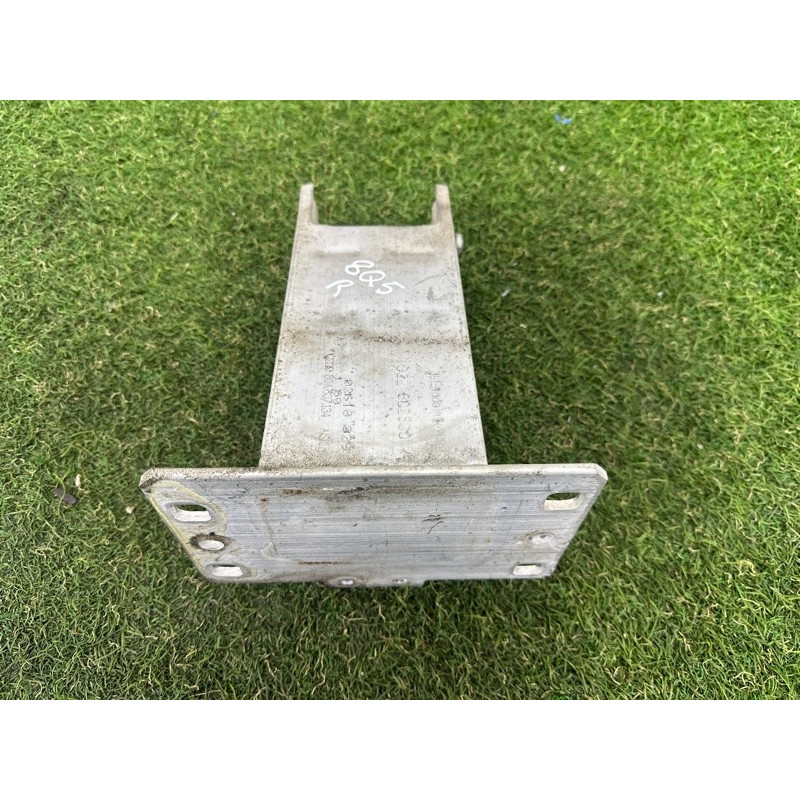 Кронштейн усилителя бампера (стекла и зеркала) AUDI Q5 FY 2018 2.0 DAYB 80A807134