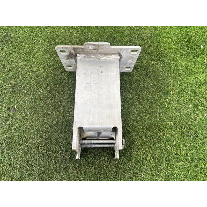 Кронштейн усилителя бампера (стекла и зеркала) AUDI Q5 FY 2018 2.0 DAYB 80A807134