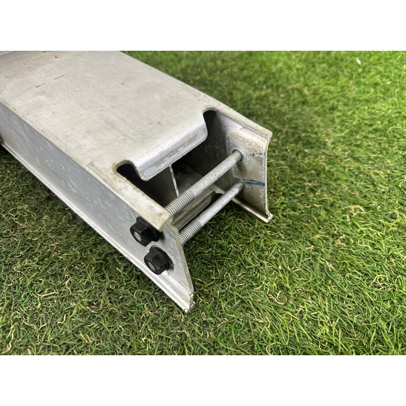 Кронштейн усилителя бампера (стекла и зеркала) AUDI Q5 FY 2018 2.0 DAYB 80A807134