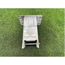 Кронштейн усилителя бампера