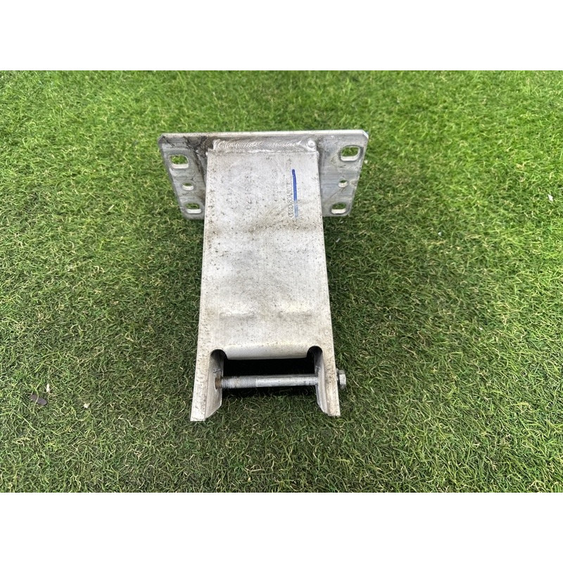 Кронштейн усилителя бампера (стекла и зеркала) AUDI Q5 FY 2018 2.0 DAYB 80A807133